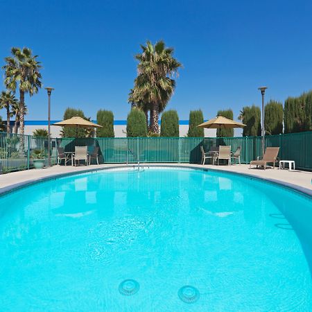 Holiday Inn Express Bakersfield By Ihg Facilities photo